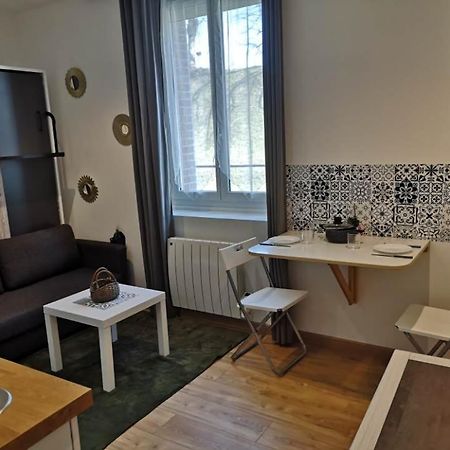 Superbe Studio Face Au Chateau Жизор Екстериор снимка